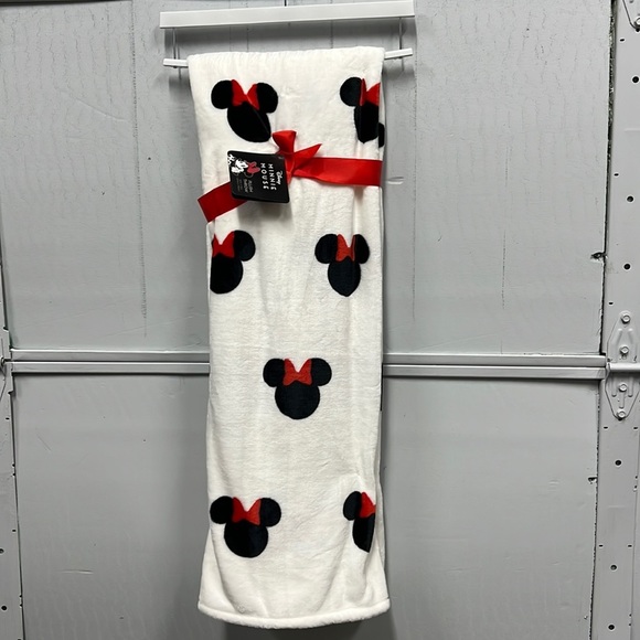 Disney Minnie Mouse Plush Throw NWT - Picture 2 of 6